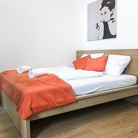 Relaxing 2-Bed Apartment For Extended Visits Вена Экстерьер фото