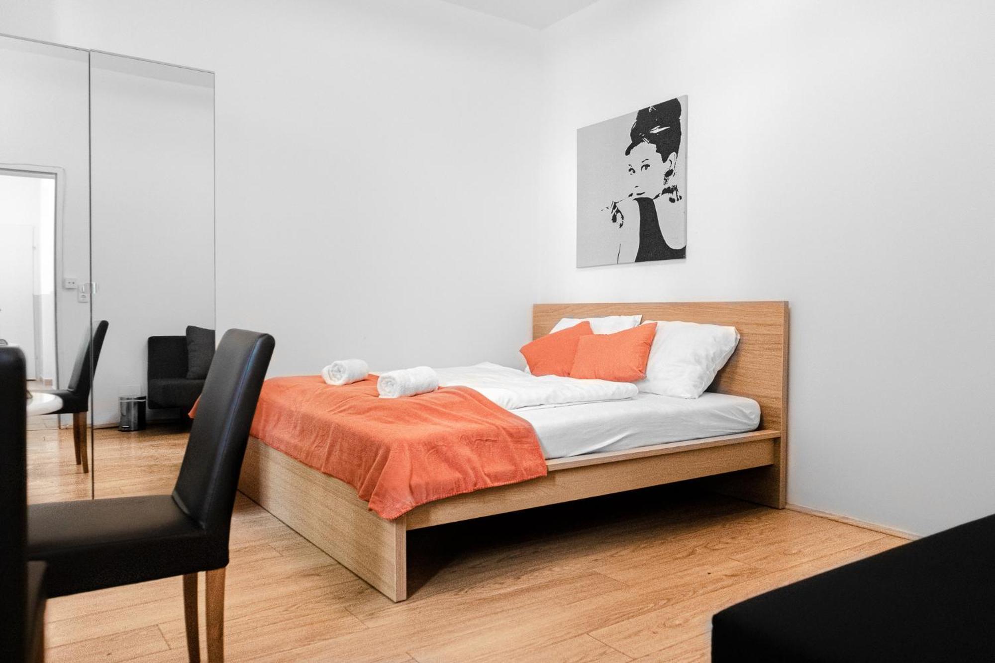 Relaxing 2-Bed Apartment For Extended Visits Вена Экстерьер фото